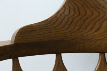 和製ビンテージ　高島屋　ナラ材　座面低め　本革クッション付き!男前な雰囲気漂うスモーカーズボウチェア　(R-063047)