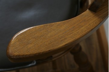 和製ビンテージ　高島屋　ナラ材　座面低め　本革クッション付き!男前な雰囲気漂うスモーカーズボウチェア　(R-063047)