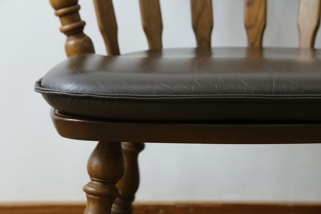 和製ビンテージ　高島屋　ナラ材　座面低め　本革クッション付き!男前な雰囲気漂うスモーカーズボウチェア　(R-063047)