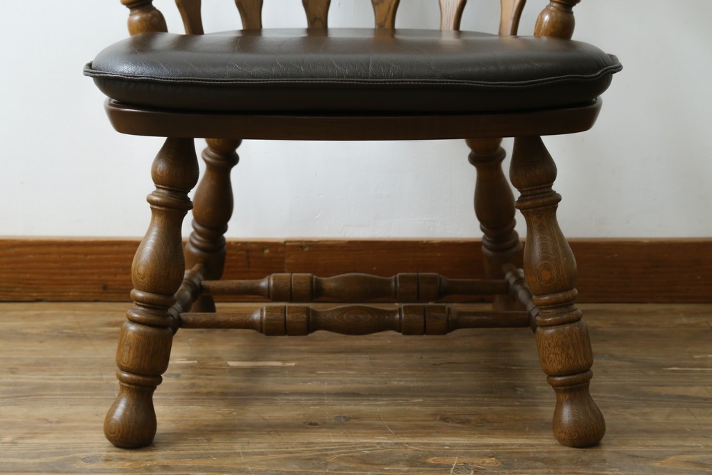 和製ビンテージ　高島屋　ナラ材　座面低め　本革クッション付き!男前な雰囲気漂うスモーカーズボウチェア　(R-063047)