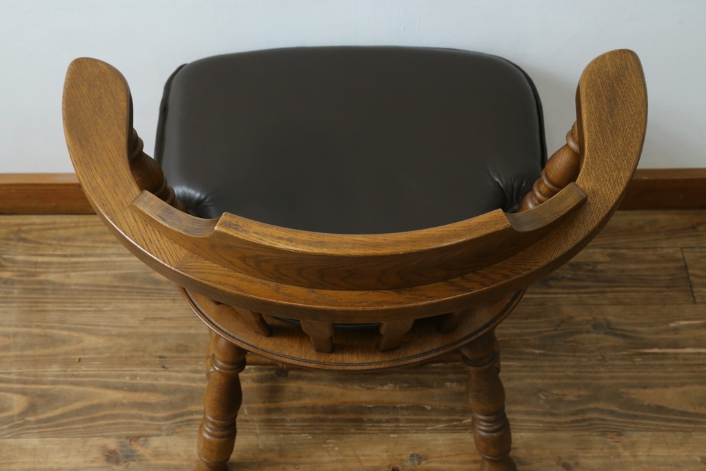 和製ビンテージ　高島屋　ナラ材　座面低め　本革クッション付き!男前な雰囲気漂うスモーカーズボウチェア　(R-063047)