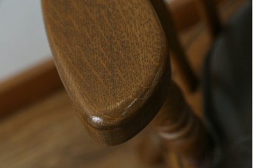 和製ビンテージ　高島屋　ナラ材　座面低め　本革クッション付き!男前な雰囲気漂うスモーカーズボウチェア　(R-063048)