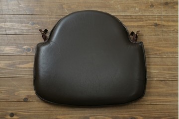 和製ビンテージ　高島屋　ナラ材　座面低め　本革クッション付き!男前な雰囲気漂うスモーカーズボウチェア　(R-063048)