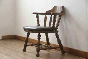 和製ビンテージ　高島屋　ナラ材　座面低め　本革クッション付き!男前な雰囲気漂うスモーカーズボウチェア(板座チェア、ダイニングチェア、アームチェア、椅子、イス、ヴィンテージ、レザー)(R-063049)