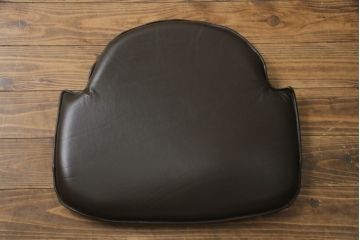 和製ビンテージ　高島屋　ナラ材　座面低め　本革クッション付き!男前な雰囲気漂うスモーカーズボウチェア(板座チェア、ダイニングチェア、アームチェア、椅子、イス、ヴィンテージ、レザー)(R-063049)
