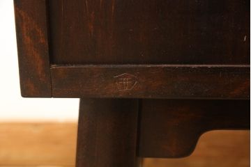 中古　松本民芸家具　末広がりの脚がおしゃれなサイドチェスト(飾り台、サイドテーブル、サイド卓、リビングボード、引き出し)(定価約25万円)(R-063051)