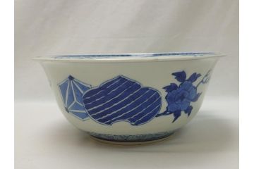  	江戸期　古伊万里　染付　8寸　約24cm　二重角福　花蝶図　波紋　深鉢(八寸、和食器)(R-063059)