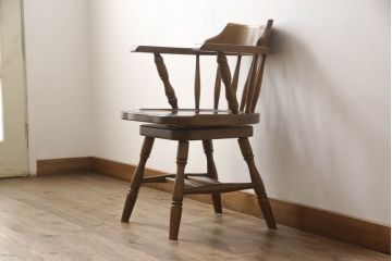 和製ビンテージ　北海道民芸家具　希少な絶版品!!上品でクラシカルな佇まいがお洒落な回転ダイニングチェア(キャプテンチェア、アームチェア、回転イス、椅子、板座チェア、ヴィンテージ)(R-063061)