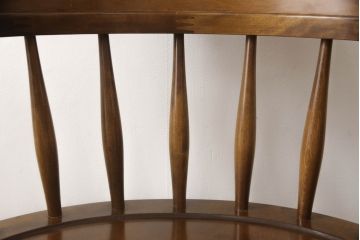 和製ビンテージ　北海道民芸家具　希少な絶版品!!上品でクラシカルな佇まいがお洒落な回転ダイニングチェア(キャプテンチェア、アームチェア、回転イス、椅子、板座チェア、ヴィンテージ)(R-063061)