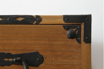 和製アンティーク　美品　前面桐材　和の雰囲気づくりにおすすめの関東衣装箪笥(時代箪笥、衣装箪笥、収納箪笥)(R-063066)