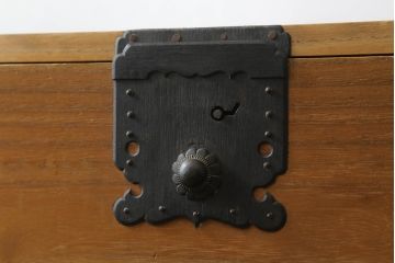 和製アンティーク　美品　前面桐材　和の雰囲気づくりにおすすめの関東衣装箪笥(時代箪笥、衣装箪笥、収納箪笥)(R-063066)