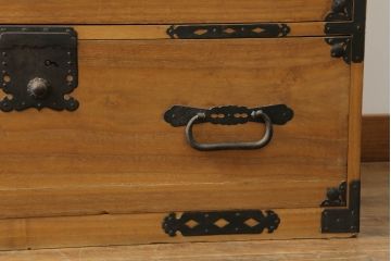 和製アンティーク　美品　前面桐材　和の雰囲気づくりにおすすめの関東衣装箪笥(時代箪笥、衣装箪笥、収納箪笥)(R-063066)