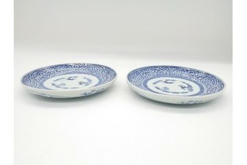  	江戸期　古伊万里　染付　蛸唐草　見込み松竹梅文　富貴長春　6.7寸　約20cm　中皿2枚セット(六寸七分、和皿、和食器)(R-063075)
