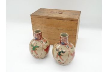 大正〜昭和初期　古代寫九谷焼　納賀花山　色絵　金彩　唐子図　花瓶2点セット(共箱付き、花山造、花山堂、花器、花入、和食器)(R-063078)