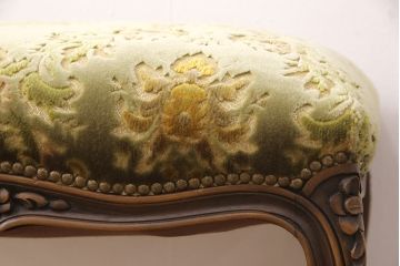 中古　美品　カリモク家具(karimoku)　domani(ドマーニ)　Louis(ルイ)XVシリーズ　ルイ15世　気品ある佇まいが高級感を醸し出すオットマン(スツール)(R-063081)