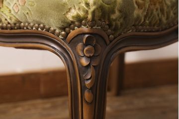 中古　美品　カリモク家具(karimoku)　domani(ドマーニ)　Louis(ルイ)XVシリーズ　ルイ15世　気品ある佇まいが高級感を醸し出すオットマン(スツール)(R-063081)