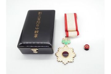 古い勲章　勲三等旭日中綬章　正章　略綬(ケース付き)(R-063091)