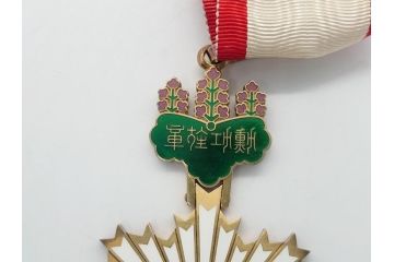 古い勲章　勲三等旭日中綬章　正章　略綬(ケース付き)(R-063091)