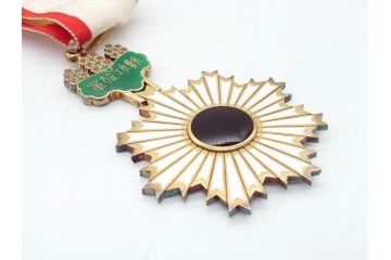 古い勲章　勲三等旭日中綬章　正章　略綬(ケース付き)(R-063091)
