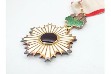 古い勲章　勲三等旭日中綬章　正章　略綬(ケース付き)(R-063091)