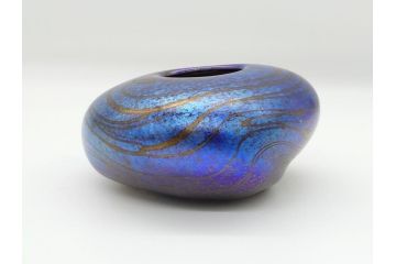 イギリス　ガラス職人　Norman Stuart Clarke(ノーマン・スチュアート・クラーク)　花器2点セット(花瓶、香水瓶(栓なし)?、アートガラス)(R-063092)