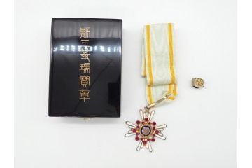古い勲章　勲三等瑞宝章　正章　略綬(ケース付き)(R-063093)