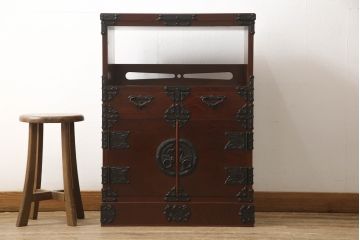 中古　美品　遠野民芸箪笥　金具の細やかな細工が美しいサイドキャビネット(サイドボード、茶箪笥、茶棚、和箪笥、収納棚、戸棚)(定価約28万円)(R-063100)