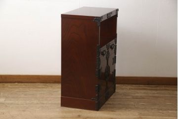 中古　美品　遠野民芸箪笥　金具の細やかな細工が美しいサイドキャビネット(サイドボード、茶箪笥、茶棚、和箪笥、収納棚、戸棚)(定価約28万円)(R-063100)