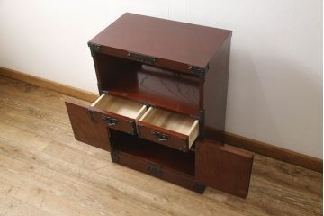 中古　美品　遠野民芸箪笥　金具の細やかな細工が美しいサイドキャビネット(サイドボード、茶箪笥、茶棚、和箪笥、収納棚、戸棚)(定価約28万円)(R-063100)