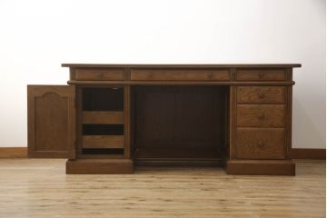 中古　美品　北海道旭川家具　山室家具製作所　高谷幸治 作　ナラ材　重厚感ある佇まいが目を引く両袖机(ワークデスク、オフィスデスク、在宅用、在宅ワーク)(R-063109)