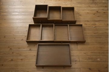 中古　美品　北海道旭川家具　山室家具製作所　高谷幸治 作　ナラ材　重厚感ある佇まいが目を引く両袖机(ワークデスク、オフィスデスク、在宅用、在宅ワーク)(R-063109)