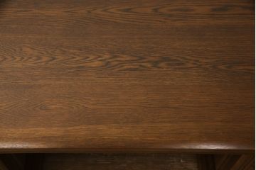 中古　美品　北海道旭川家具　山室家具製作所　高谷幸治 作　ナラ材　重厚感ある佇まいが目を引く両袖机(ワークデスク、オフィスデスク、在宅用、在宅ワーク)(R-063109)