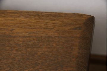 中古　美品　北海道旭川家具　山室家具製作所　高谷幸治 作　ナラ材　重厚感ある佇まいが目を引く両袖机(ワークデスク、オフィスデスク、在宅用、在宅ワーク)(R-063109)