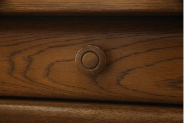 中古　美品　北海道旭川家具　山室家具製作所　高谷幸治 作　ナラ材　重厚感ある佇まいが目を引く両袖机(ワークデスク、オフィスデスク、在宅用、在宅ワーク)(R-063109)