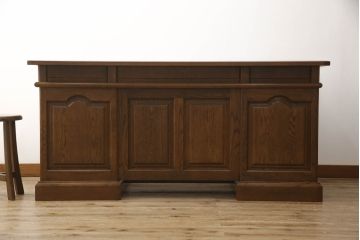 中古　美品　北海道旭川家具　山室家具製作所　高谷幸治 作　ナラ材　重厚感ある佇まいが目を引く両袖机(ワークデスク、オフィスデスク、在宅用、在宅ワーク)(R-063109)