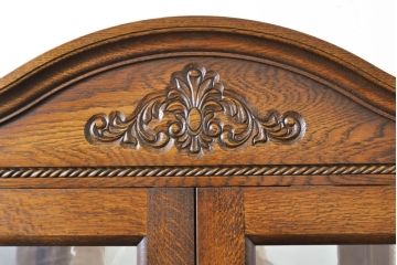 中古　美品　北海道旭川家具　山室家具製作所　佐藤弘司作　オーク35(OAK35)シリーズ　品のある雰囲気を醸し出すキュリオケース(キャビネット、ガラスケース、コレクションケース、飾り棚、戸棚、収納棚)(定価約35万円)(R-063110)