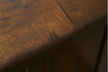 イギリスアンティーク　オーク材　前面に施された彫刻が目を惹く収納付きベンチ(コファ、収納箱、ブランケットボックス、ベンチチェスト)(R-063111)