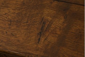 イギリスアンティーク　オーク材　前面に施された彫刻が目を惹く収納付きベンチ(コファ、収納箱、ブランケットボックス、ベンチチェスト)(R-063111)