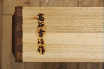 中古　美品　北海道旭川家具　山室家具製作所　工場長 高谷幸治 作　オーク材　OAKシリーズ　クラシカルなデザインが美しい縦型チェスト(キャビネット、サイドチェスト、引き出し、ジュエリーチェスト)(定価約34万円)(R-063116)