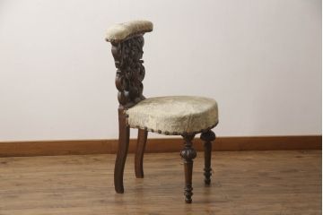 イギリスアンティーク　ディスプレイとしてもおすすめ!!凝った彫刻が目を惹くカービングチェア(椅子、イス、ダイニングチェア)(R-063117)