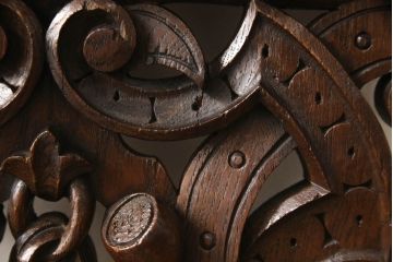 イギリスアンティーク　ディスプレイとしてもおすすめ!!凝った彫刻が目を惹くカービングチェア(椅子、イス、ダイニングチェア)(R-063117)