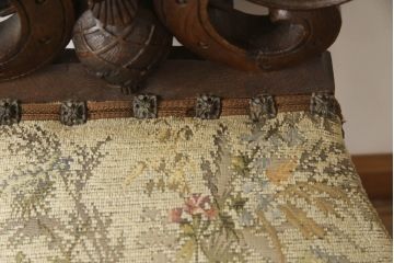 イギリスアンティーク　ディスプレイとしてもおすすめ!!凝った彫刻が目を惹くカービングチェア(椅子、イス、ダイニングチェア)(R-063117)