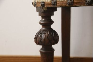 イギリスアンティーク　ディスプレイとしてもおすすめ!!凝った彫刻が目を惹くカービングチェア(椅子、イス、ダイニングチェア)(R-063117)