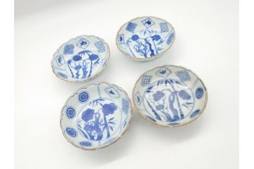 江戸期　上手物　古伊万里　染付　松竹梅文　角福　3.6寸　約11cm 稜花型　小皿4枚セット(三寸六分、馬、人物、窓絵、小鉢、深皿、和皿、和食器)(R-063126)