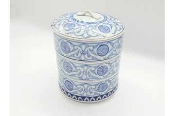 幕末　伊万里　染付　線描　草花文　丸　直径5.2寸　約16cm　三段重(重箱、陶器、和食器、五寸二分)(R-063128)
