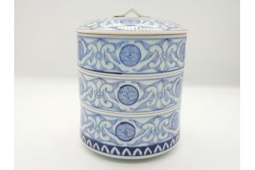 幕末　伊万里　染付　線描　草花文　丸　直径5.2寸　約16cm　三段重(重箱、陶器、和食器、五寸二分)(R-063128)