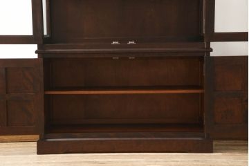 中古　美品　希少な廃盤品!!　北海道民芸家具　OM158　落ち着きのある上品な空間づくりにおすすめの三方ガラス飾り棚(収納棚、戸棚、キャビネット、陳列棚、本箱、ブックケース、ガラスケース、ショーケース、店舗什器)(R-063138)