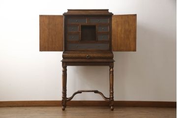 中古　イギリス家具　MAITLAND-SMITH(メートランドスミス)?　THEODORE ALEXANDER(セオドア・アレキサンダー)?　細部まで凝ったつくりが魅力的なキャビネット(チェスト、引き出し)(R-063139)