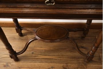 中古　イギリス家具　MAITLAND-SMITH(メートランドスミス)?　THEODORE ALEXANDER(セオドア・アレキサンダー)?　細部まで凝ったつくりが魅力的なキャビネット(チェスト、引き出し)(R-063139)