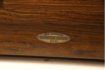 中古　カントリーハウス　10thアニバーサリー1985　収納力抜群!クラシカルな佇まいが魅力のキャビネット(戸棚、収納棚、食器棚)(R-063142)